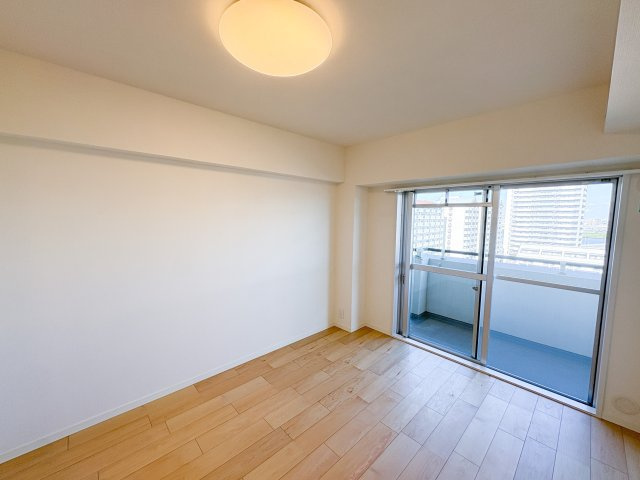 小松川パークマンション弐号棟（13階部分）／仲介手数料無料／新規フルリノベーションの洋室