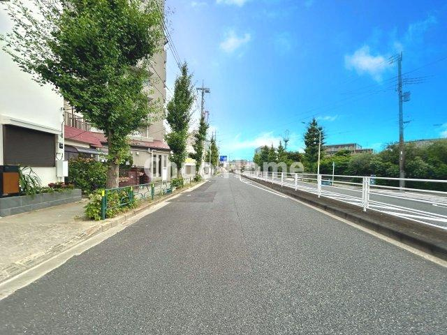 足立区東和1丁目中古住宅の前面道路含む現地写真|全面道路