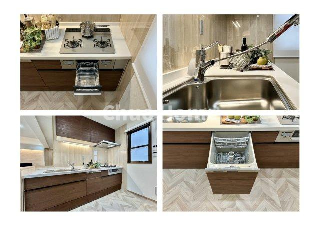足立区東和1丁目中古住宅のキッチン|【システムキッチン】ワイドで収納豊富な使い勝手の良いシステムキッチンには、食洗器・伸縮タイプのキッチン水栓、三ツ口コンロ・魚焼きグリルなどの便利な設備が標準完備されています。