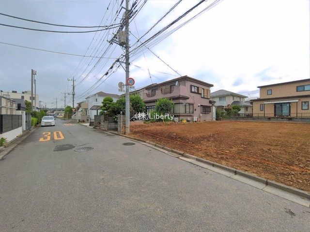 守谷市松ケ丘7期　新築戸建　1号棟の前面道路含む現地写真
