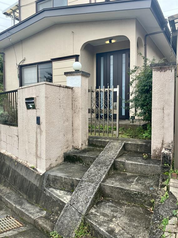 川戸町戸建のエントランス