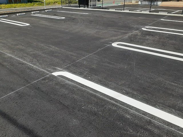 セレノ　アルバの駐車場