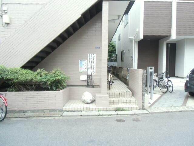 ローズアパートＲ２１のエントランス