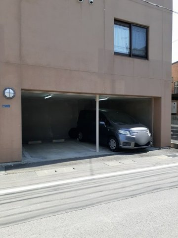 クレールＳの駐車場