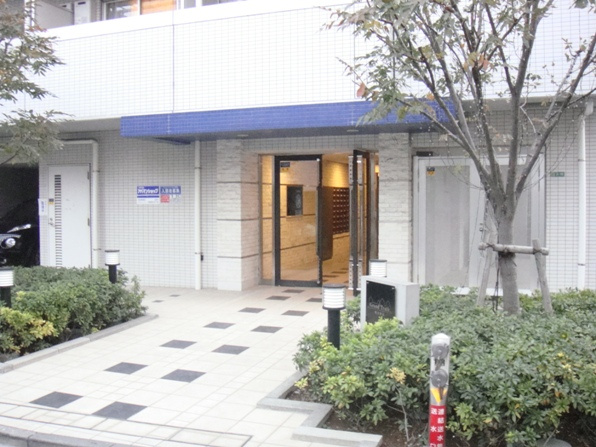 グラントゥルース桜台駅前のエントランス