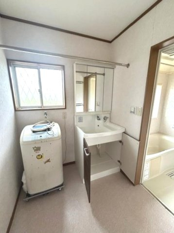 茂原市小轡　中古戸建の独立洗面台|敷地約63坪 駐車4台 平成15年6月築 田園地帯で自然豊かな立地 2階リビング 