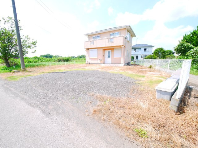 茂原市小轡　中古戸建の駐車場|敷地約63坪 駐車4台 平成15年6月築 田園地帯で自然豊かな立地 2階リビング 