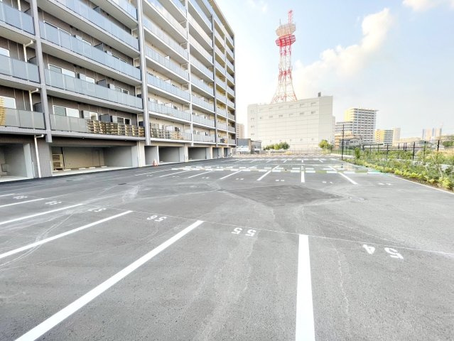 ＬＩＭＥ ＲＥＳＩＤＥＮＣＥ ＫＡＷＡＧＵＣＨＩ ＥＡＳＴの駐車場