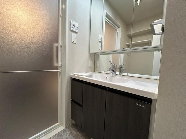 ＬＩＭＥ ＲＥＳＩＤＥＮＣＥ ＫＡＷＡＧＵＣＨＩ ＥＡＳＴの独立洗面台