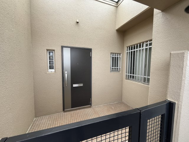 レックスガーデン守山弐番館　の玄関