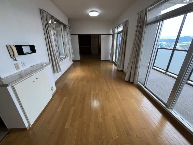 レックスガーデン守山弐番館　の居間・リビング