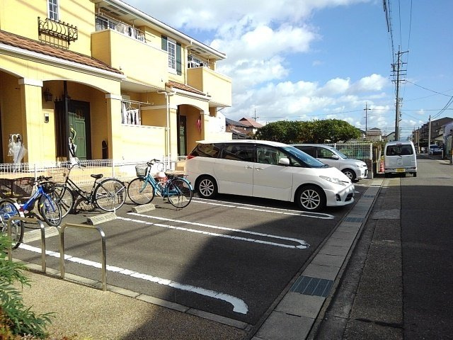 アルドールの駐車場