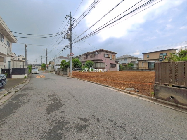 守谷市松ケ丘7期　新築戸建　2号棟の前面道路含む現地写真