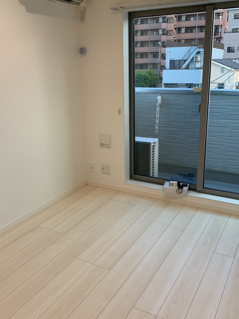 八王子市元横山町２丁目のアパートの居間・リビング