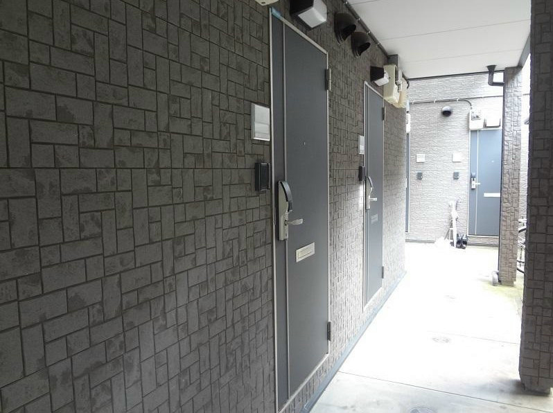 プランドール高円寺南の玄関