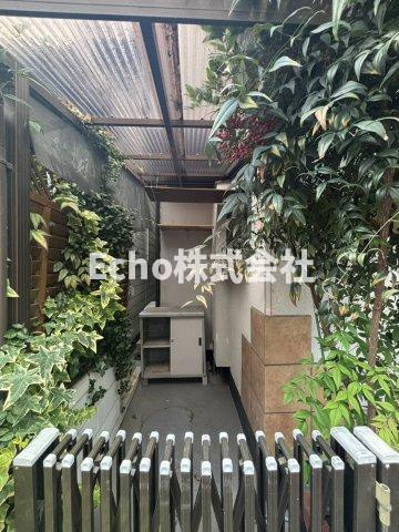 大阪府寝屋川市黒原新町 戸建てのエントランス