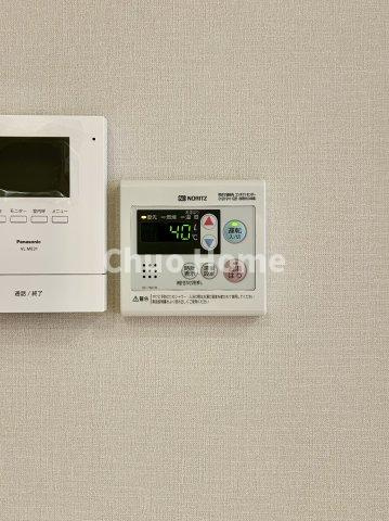 ストーク両国秀山の発電・温水設備|【給湯リモコン】外での一日を忘れさせてくれるオートバス機能でお好みの湯量・温度に調整された浴槽。