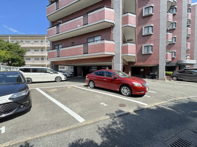ロマネスク香住ヶ丘の駐車場