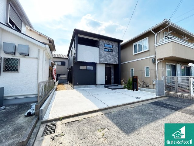 1(土)2(日)現地説明会　奈良市西笹鉾町の前面道路含む現地写真|周辺は閑静な住宅街！前面道路広々で車の出し入れも便利です。駐車が苦手な方でも安心して車庫入れできます！