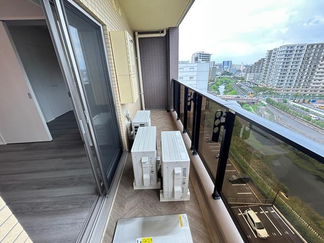 ＬＩＭＥ ＲＥＳＩＤＥＮＣＥ ＫＡＷＡＧＵＣＨＩ ＥＡＳＴのバルコニー