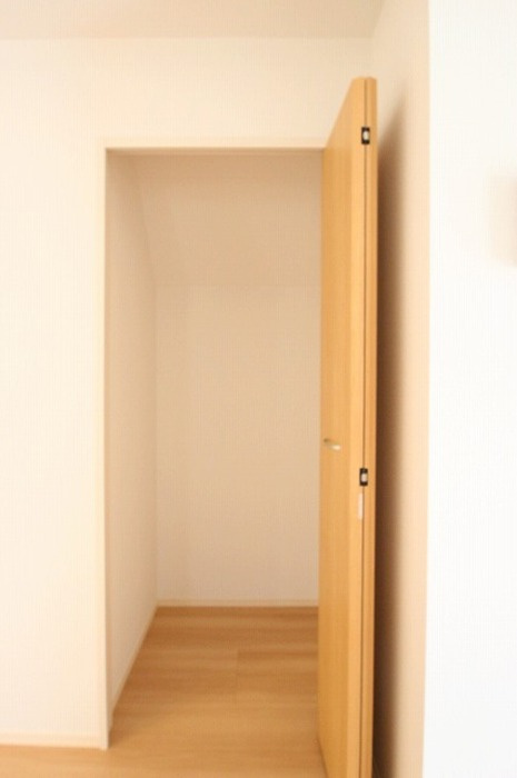 D-room西長住の収納|101 階段下収納