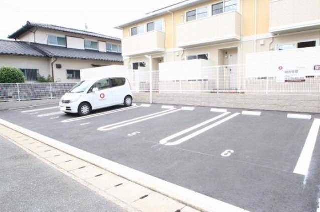 D-room西長住の駐車場|駐車場