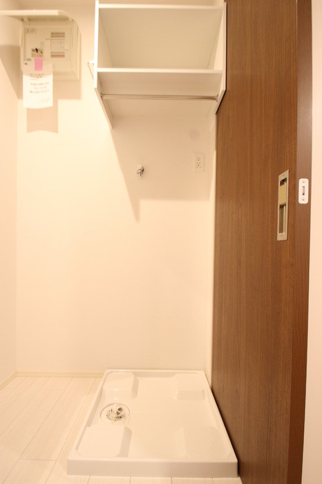 D-room賀茂 弐番館|101 室内洗濯機置場