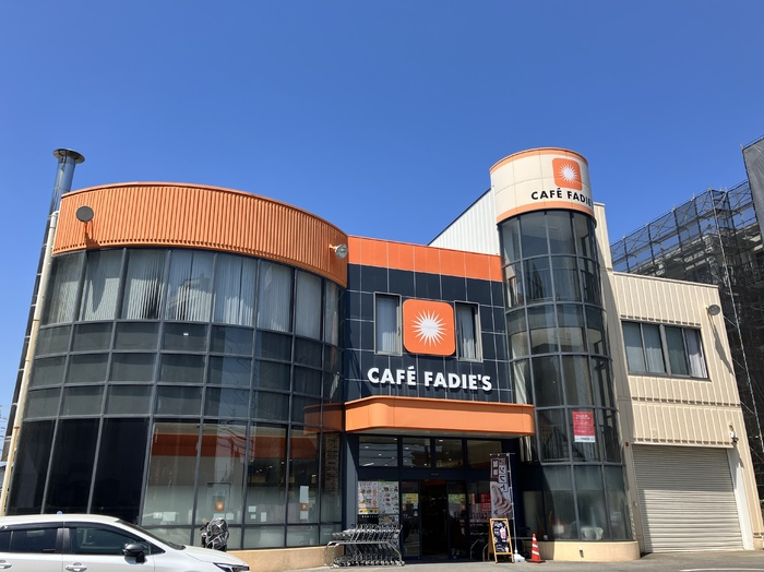 トリシア長丘|カフェファディ長尾店（488m）
