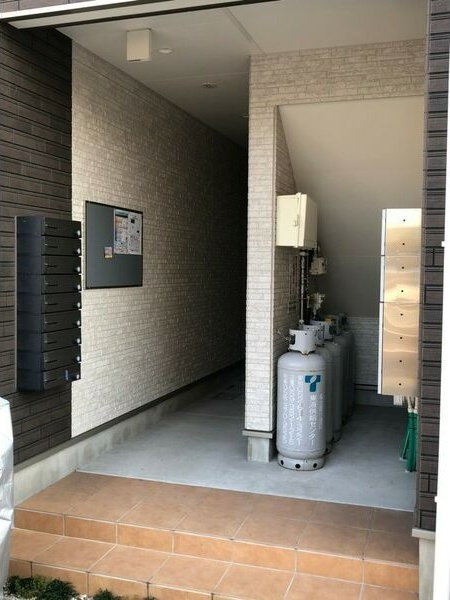ハーモニーテラス辰巳町のエントランス|落ち着いたエントランスです