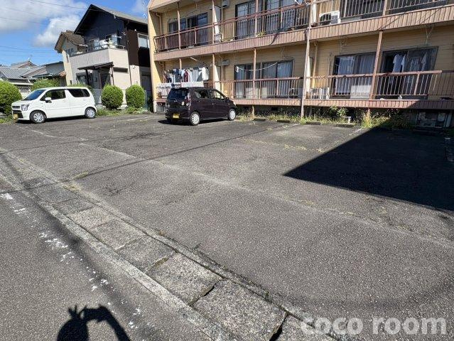 音羽ハイツの駐車場