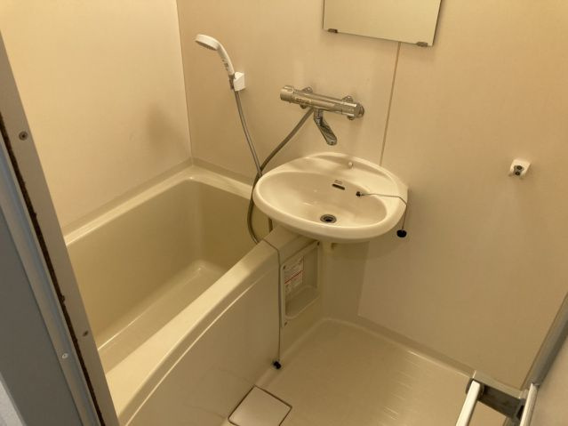 フローラ泉町Ａの浴室