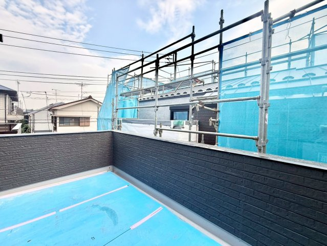 杉並区下高井戸4丁目　新築戸建　全3棟のバルコニー|陽当り良好の南向きバルコニーで、お洗濯物干しもはかどります。

現地ご見学希望・資料請求などお気軽にお問い合わせ下さい！
03-5990-5201