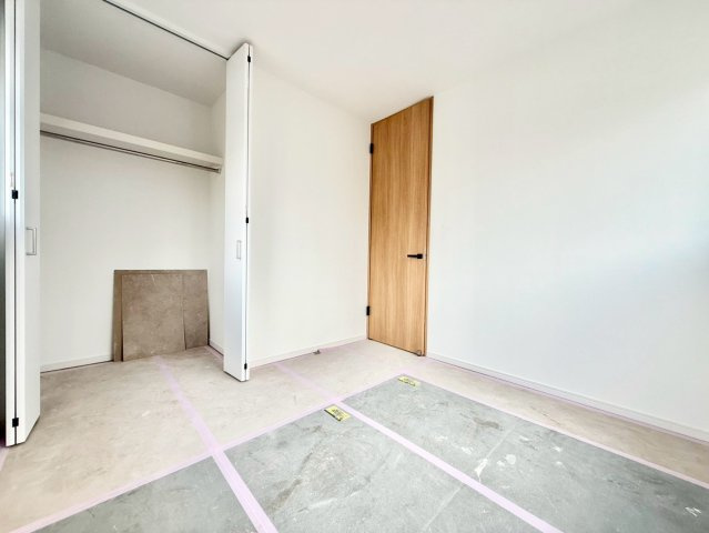 杉並区下高井戸4丁目　新築戸建　全3棟の洋室|全居室収納付きですので、お部屋を有効的に使うことが出来ます！

現地ご見学希望・資料請求などお気軽にお問い合わせ下さい！
03-5990-5201