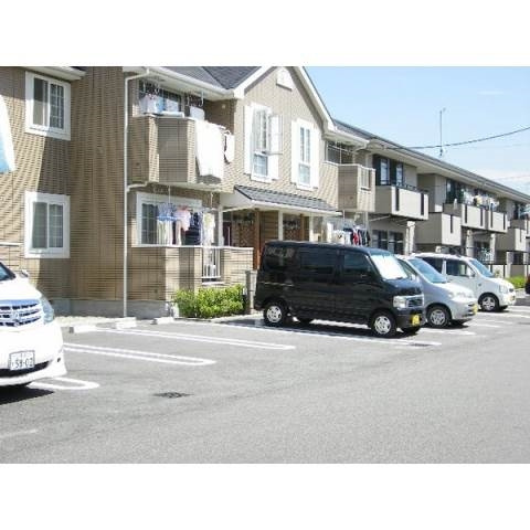 サンパティー３５の駐車場