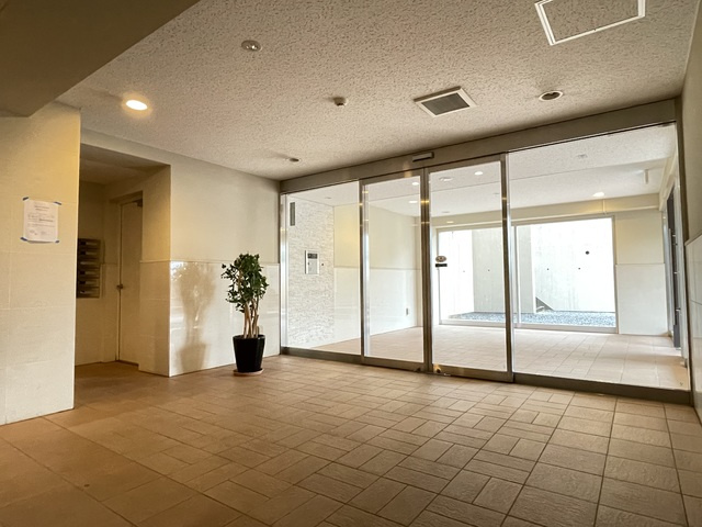 トレセリア大和田のロビー