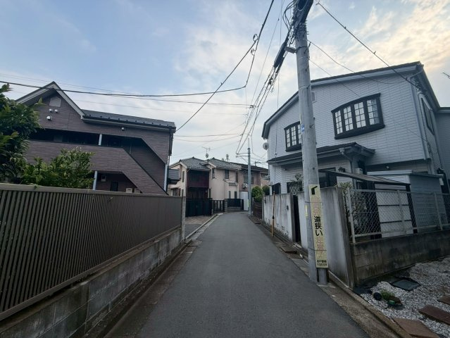 杉並区下高井戸4丁目　新築戸建　全3棟の前面道路含む現地写真|8月完成予定！

現地ご見学希望・資料請求などお気軽にお問い合わせ下さい！
03-5990-5201