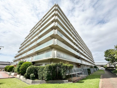 【外観】 | エクセラート北助松 | Ｌ字型のキッチンです♪作業スペースが多くお料理しやすそうです！対面式キッチンですので、家族を身近に感じる住まいです！
