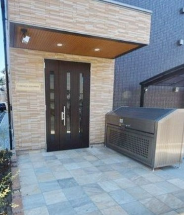 大和市西鶴間４丁目の賃貸マンションのエントランス