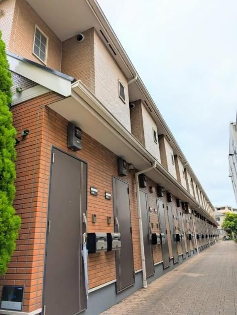 ヴィラージュ志伊の玄関