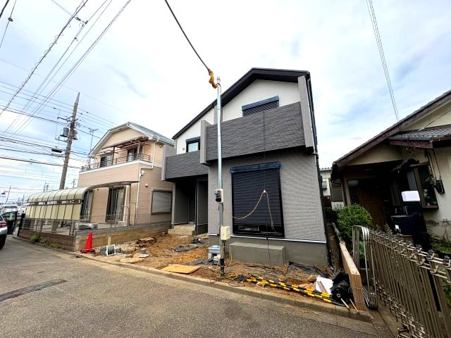 《仲介手数料半額》川越市旭町3丁目 2期の前面道路含む現地写真