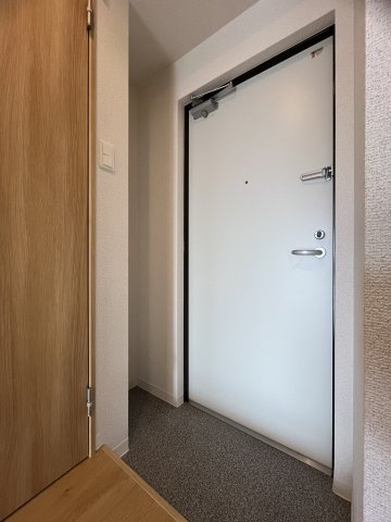 【玄関】ルミエナ東三国