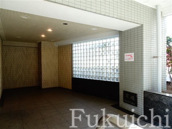 クレア学芸大学のロビー