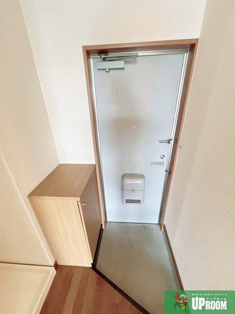 サープラスハイムの玄関
