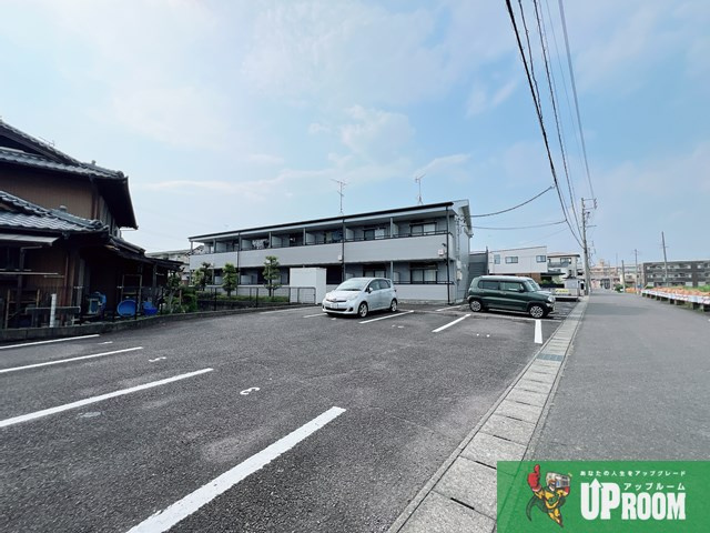 サープラスハイムの駐車場
