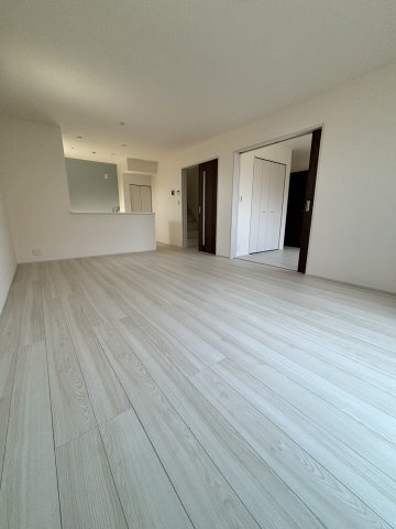 ●鈴鹿市南玉垣町第12 新築戸建の内観：施工例|施工例