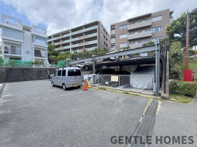 ファーネストヒルズ高宮インテルノの駐車場