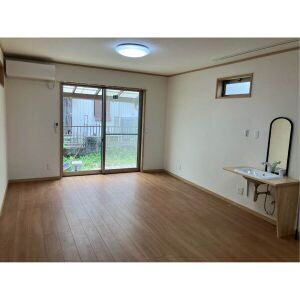 飛高町泉74貸家の居間・リビング