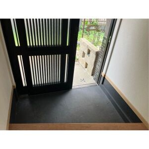 飛高町泉74貸家の玄関