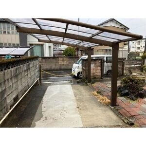 飛高町泉74貸家の駐車場