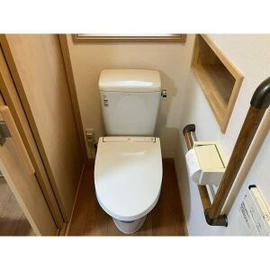 飛高町泉74貸家のトイレ